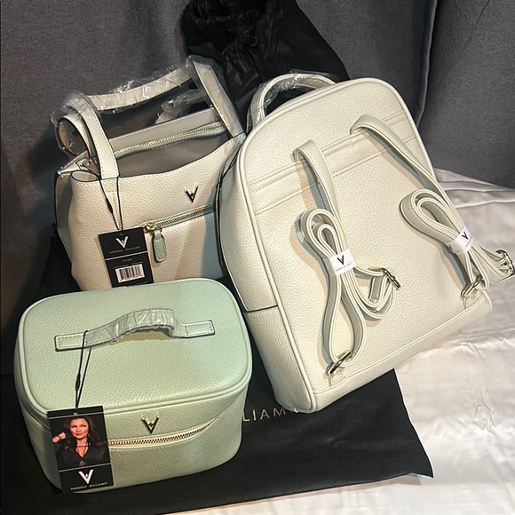 Beautiful Vanessa Williams Brand new 4 piece set with tags and dust bags - Picture 9 of 13